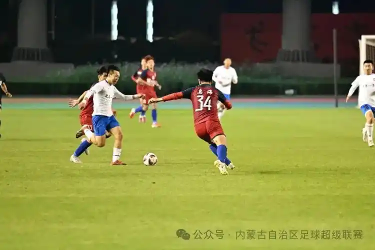 美女用阴道摩擦桌子视频